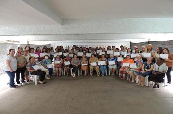 AÇÃO SOCIAL ENCERRA OFICINAS DO FORTALECENDO A FAMÍLIA COM ENTREGA DE DIPLOMAS