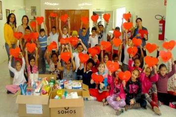 EMEB Francisco Ribeiro Carril realiza doação de mantimentos à Sociedade Humanitária