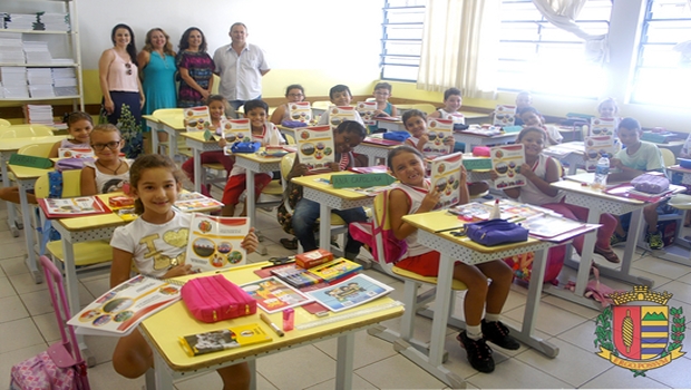 Entrega do material escolar marcou o início do ano letivo em Vargem