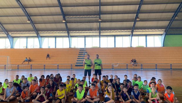 2º FESTIVAL DE MINI HANDEBOL REUNIU CERCA DE 70 CRIANÇAS