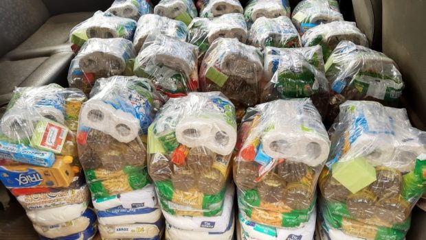 CONEXÃO SOLIDÁRIA ARRECADOU ALIMENTOS NO DRIVE THRU