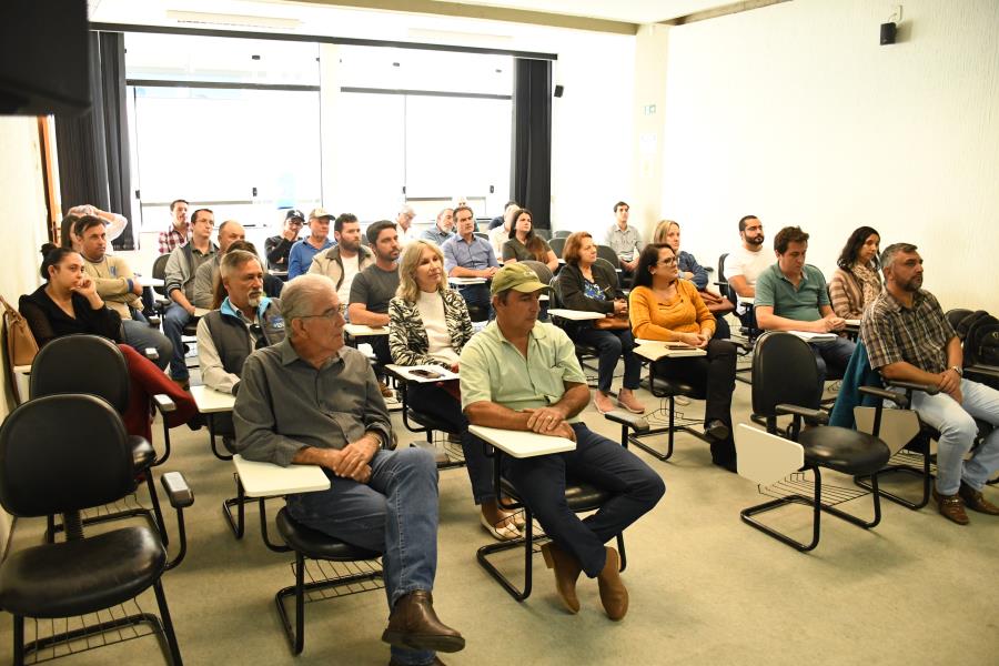 DEPARTAMENTO DE MEIO AMBIENTE REALIZOU REUNIÃO PARA DIALOGAR SOBRE ÁREAS DE APP