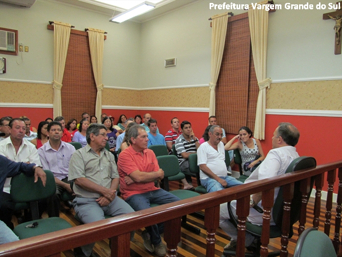 Em reunião com prefeito, feirantes debatem local da feira municipal
