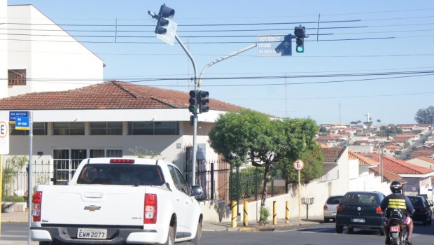 Semáforos recebem módulos de LED