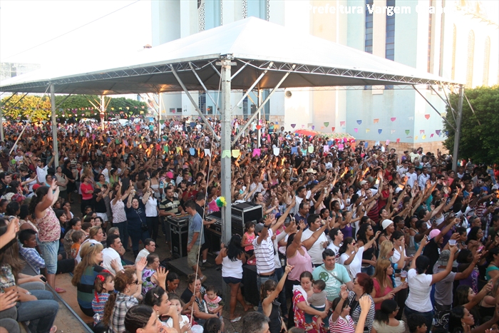“Arraiá da Educação” atraiu multidão na Praça da Matriz