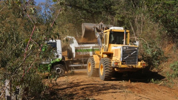Estrada do Pica Fumo recebe manutenção do DSUR