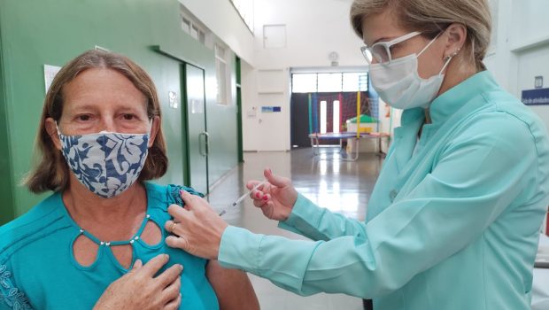 HOJE, DIA 12, TEVE VACINAÇÃO CONTRA COVID-19 PARA PESSOAS 55 ANOS