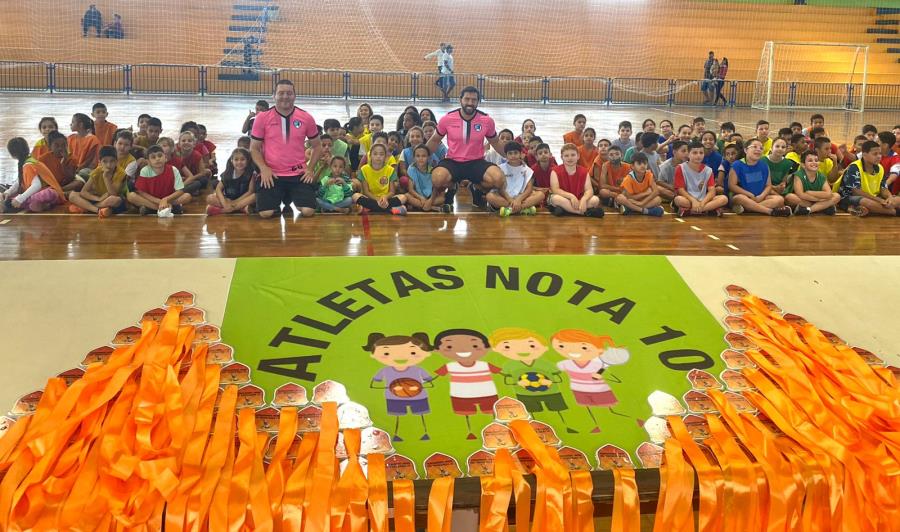 MAIS DE 80 CRIANÇAS PARTICIPARAM DO 3º FESTIVAL DE MINI-HANDEBOL