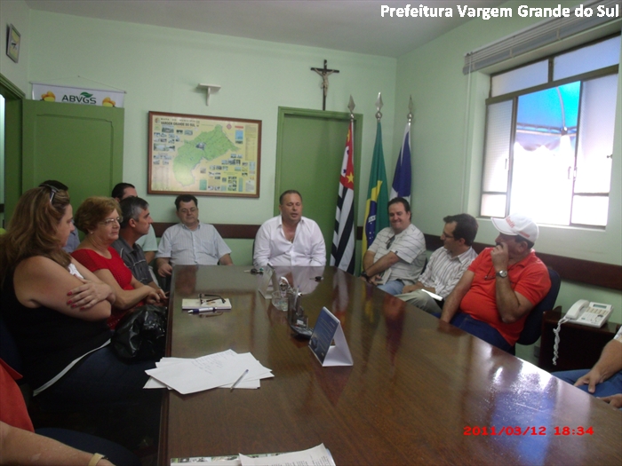 Prefeito define linha de governo em reunião com seus diretores