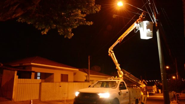 PREFEITURA ADQUIRIU CAMINHÃO COM CESTO AÉREO PARA MANUTENÇÃO DA ILUMINAÇÃO PÚBLICA