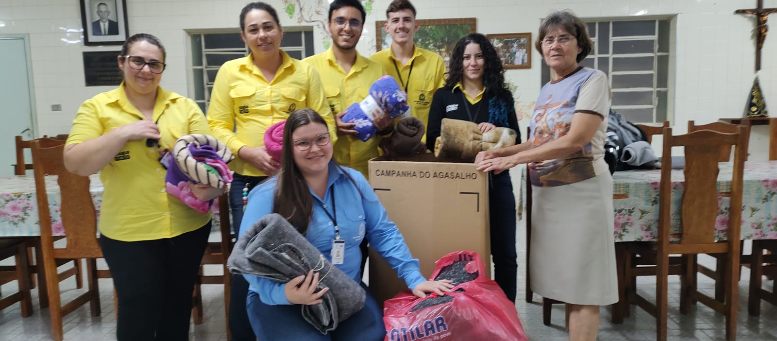 POUPATEMPO ENTREGOU COBERTORES RECEBIDOS ATRAVÉS DE DOAÇÕES PARA HUMANITÁRIA