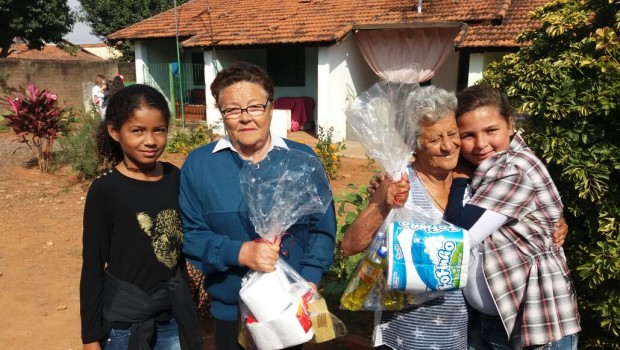 Escolas Padre Donizetti e Mário Beni arrecadam mantimentos no Projeto Paz