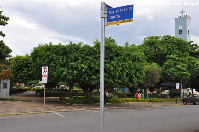 Iniciada colocação de placas com nomes de ruas e praças