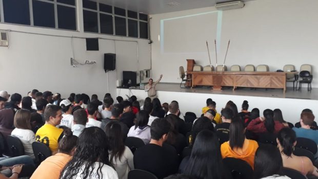 DESETRAN REALIZA PALESTRAS SOBRE SEGURANÇA NO TRÂNSITO
