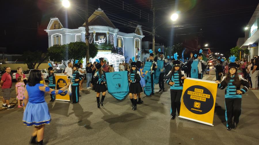 APRESENTAÇÕES DA FANFARRA E CORAL ENCANTARAM A TODOS NO SEGUNDO DIA DA SEMANA NATALINA