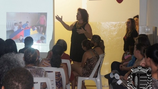 Departamento de Educação realiza reunião de pais na Creche Dona Virgínia