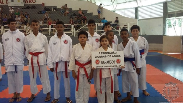 Equipe de karatê conquista 15 medalhas em Amparo