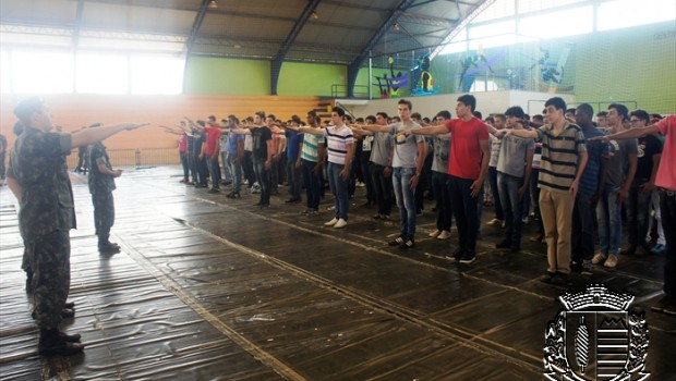 Juramento à bandeira contou com a participação de 312 jovens