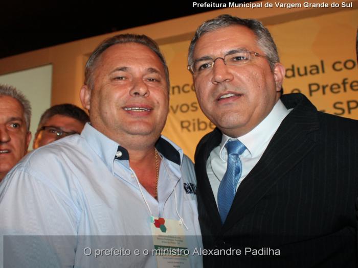 Prefeito e diretores participam de encontro com ministros em Ribeirão Preto