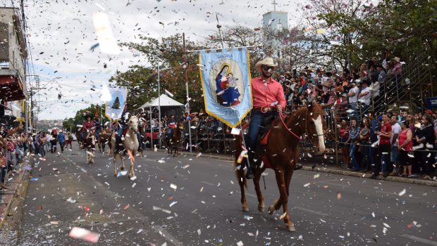 Romaria trouxe fé e devoção pelas ruas da cidade