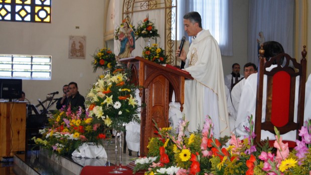 Padre Paulo Valim é homenageado pelos 25 anos de sacerdócio