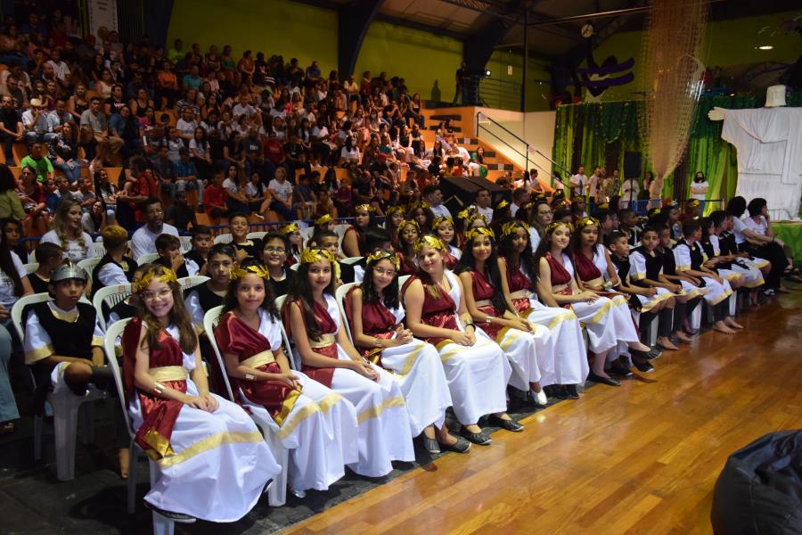 FORMATURA DO 5º ANO DAS ESCOLAS MUNICIPAIS ENCANTOU A TODOS COM AS LINDAS APRESENTAÇÕES
