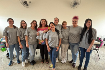 DEPARTAMENTO DE SAÚDE ENTREGA UNIFORMES AOS AGENTES DE SAÚDE