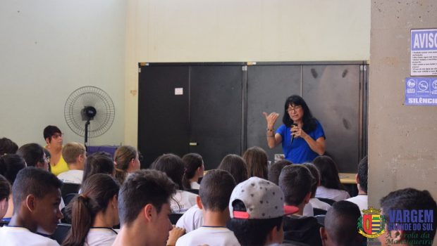 Bate papo marcou a Viagem Literária com a escritora Flávia Muniz