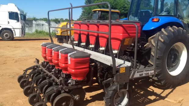PREFEITURA DISPONIBILIZA TRATOR E ALGUNS EQUIPAMENTOS AGRÍCOLAS PARA PRODUTORES RURAIS