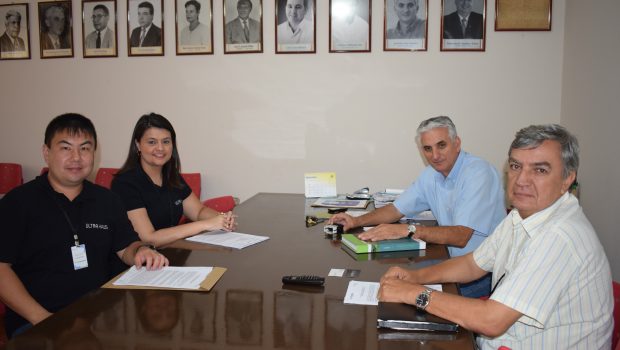 PREFEITO RECEBE TÉCNICOS QUE IRÃO REVISAR O PLANO DIRETOR PARTICIPATIVO DE VARGEM