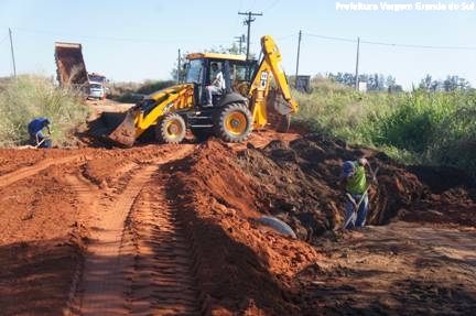 Prefeitura presta manutenção na Estrada da Lagoa Branca