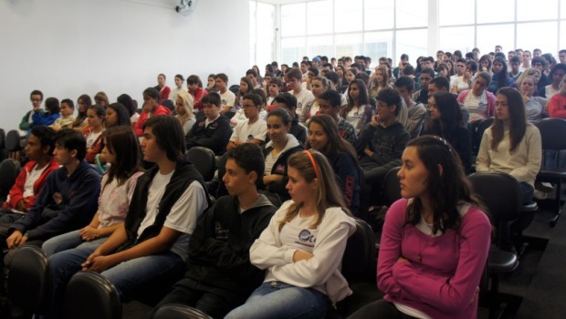 Prefeitura entregará 1.400 carteirinhas de transporte escolar