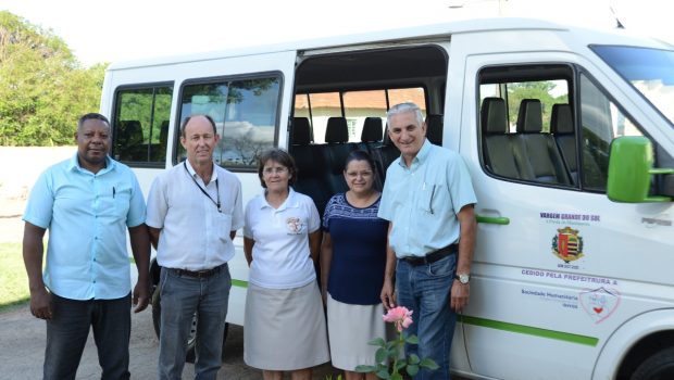 PREFEITURA ENTREGA VEÍCULO PARA SOCIEDADE HUMANITÁRIA