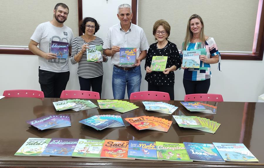 MUNICIPIO RECEBEU LIVROS DO PROJETO COLEÇÃO TURMINHA BRAVA DO FOLCLORE BRASILEIRO