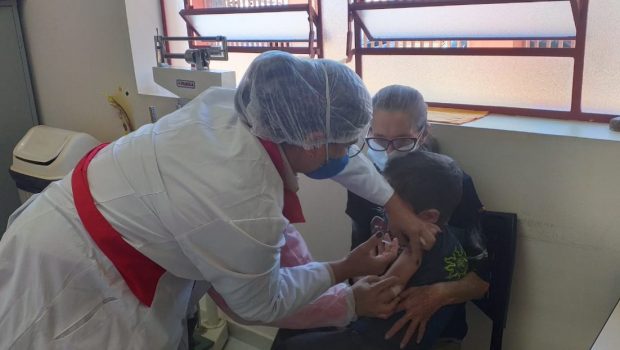 DEPARTAMENTO DE SAÚDE REALIZOU VACINAÇÃO CONTRA GRIPE