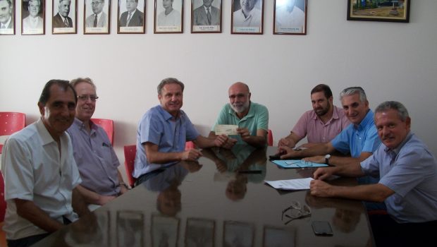 Amarildo entrega subvenção de R$ 200 mil ao Hospital de Caridade