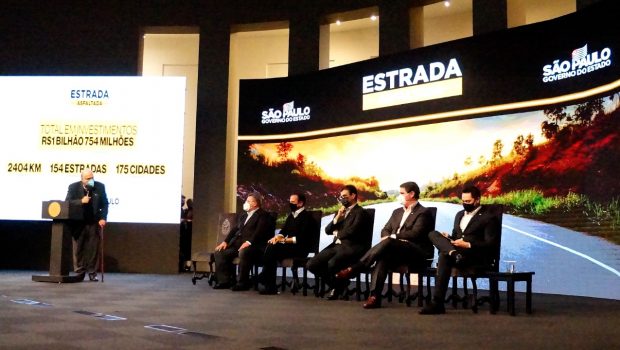PREFEITO PARTICIPA DO AUTORIZO PARA ABERTURA DE LICITAÇÃO DA VIA ERNANI PARADA OTERO