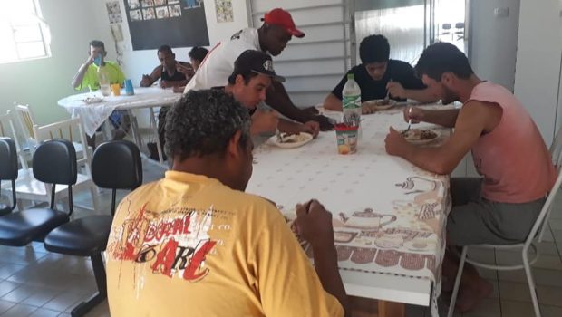 CASA DE PASSAGEM EM PARCERIA COM PREFEITURA RECOLHE MORADORES DE RUA