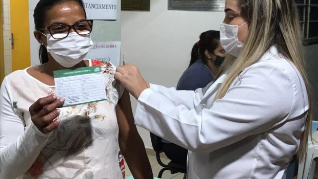 NA ÚLTIMA TERÇA-FEIRA FORAM VACINADOS CONTRA COVID-19 PESSOAS DE 48 ANOS