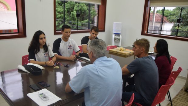 CAMPEÕES DE TAEKWONDO SÃO RECEBIDOS NO GABINETE