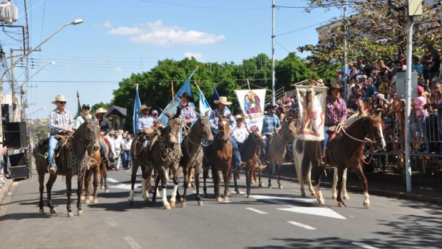 NESTE ANO A ROMARIA DOS CAVALEIROS E SANT’ANA PRECISOU SER SUSPENSA
