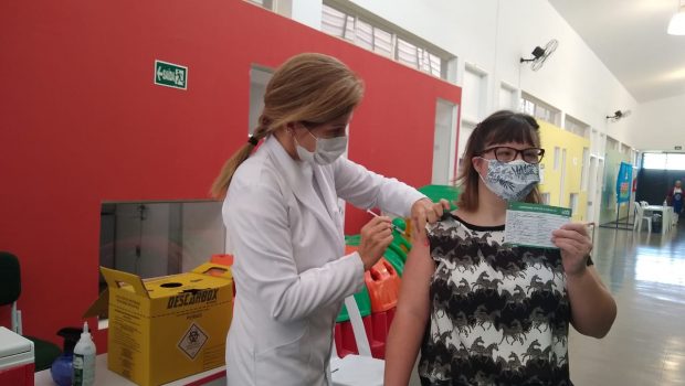 VARGEM INICIOU A VACINAÇÃO CONTRA COVID-19 EM PESSOAS COM COMORBIDADES