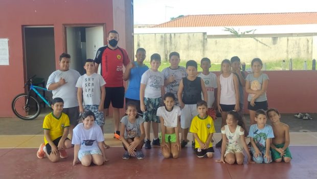 INICIARAM AS AULAS DE HANDEBOL E FUTSAL FEMININO NO CLUBE XXI DE ABRIL