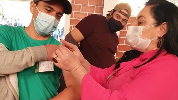 MUNICÍPIO REALIZOU A VACINAÇÃO CONTRA A COVID-19 EM PESSOAS DE 39 ANOS