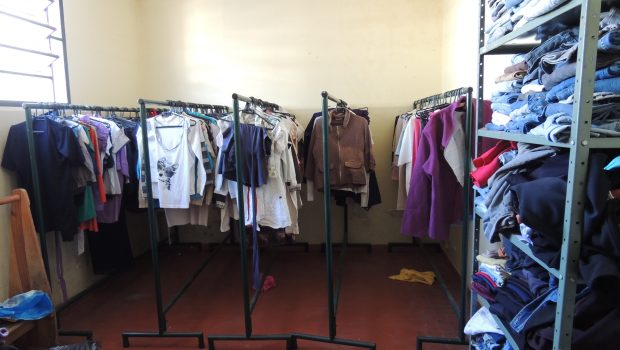 CAMPANHA INVERNO SOLIDÁRIO ESTÁ ARRECADANDO E DISTRIBUINDO COBERTORES E ROUPAS
