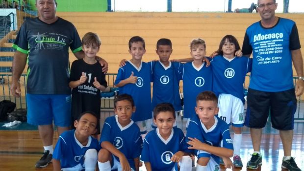 ESCOLINHA DE FUTSAL CONQUISTA 4 VITÓRIAS EM TAPIRATIBA
