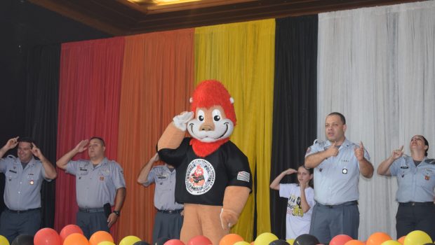 PROERD ENTREGA CERTIFICADOS AOS ALUNOS