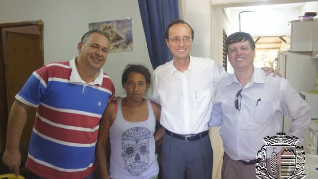 Celso Itaroti e gestores da Elektro visitaram famílias atendidas pelo Projeto Energia Comunitária