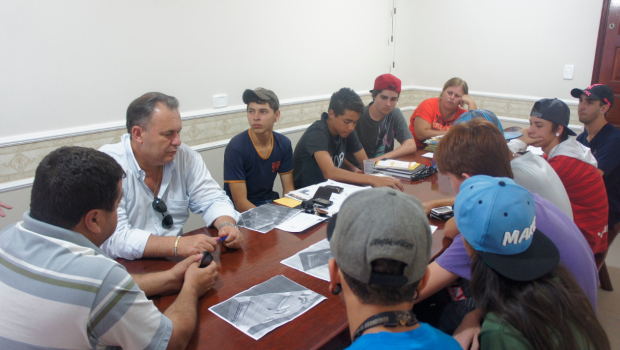 Prefeito se reúne com skatistas