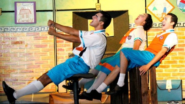 Alunos da Rede Municipal de Ensino assistem teatro sobre educação no trânsito